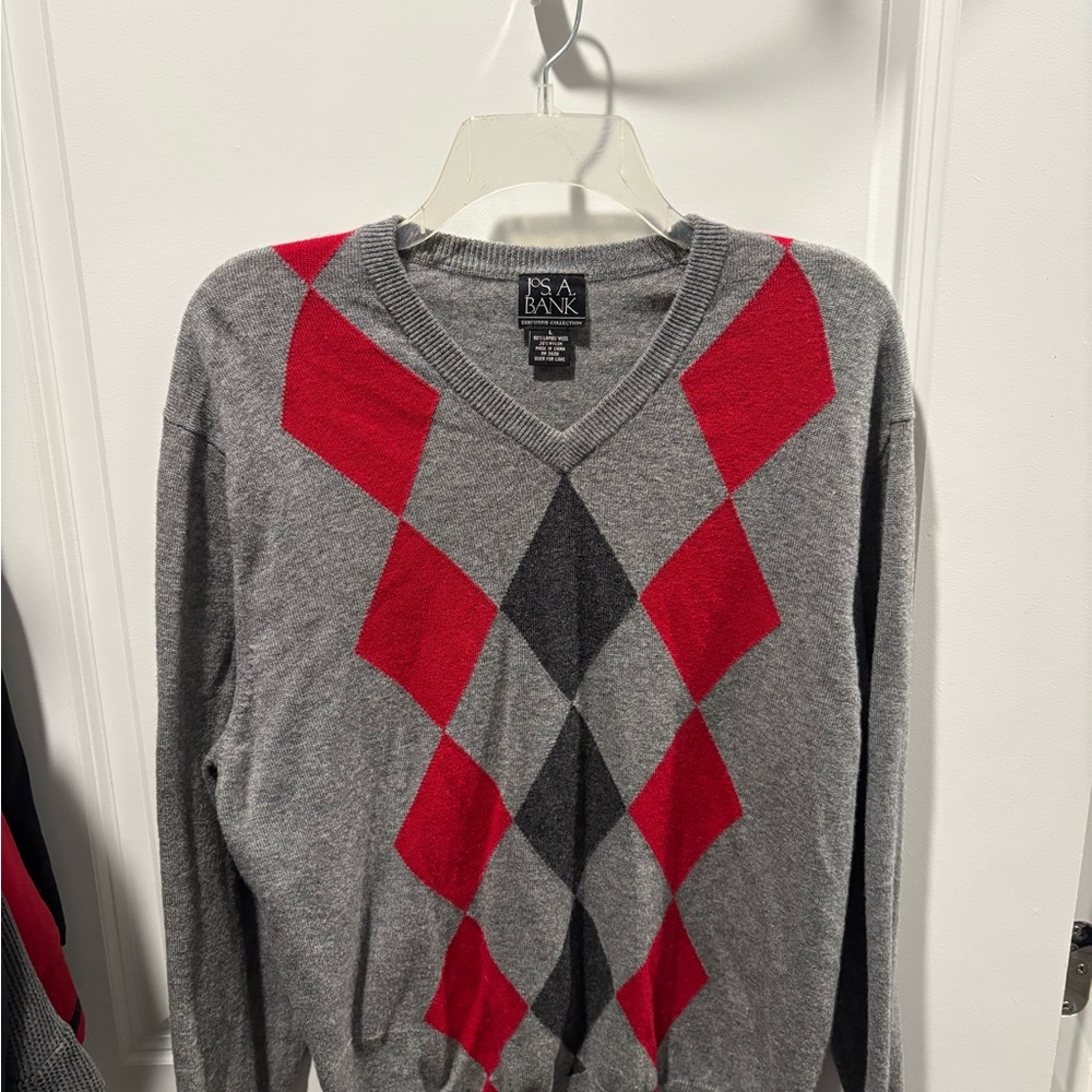 Jos. A. Bank V-Neck Sweater in Gray and Red Argyle